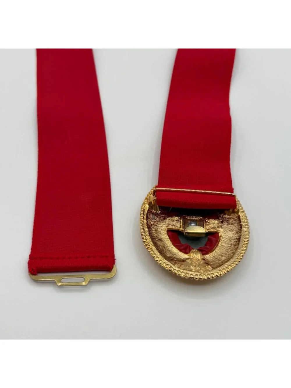 Vintage Day-Lor USA Red Stretch Belt Gold Tone Cabochon Buckle 42.5